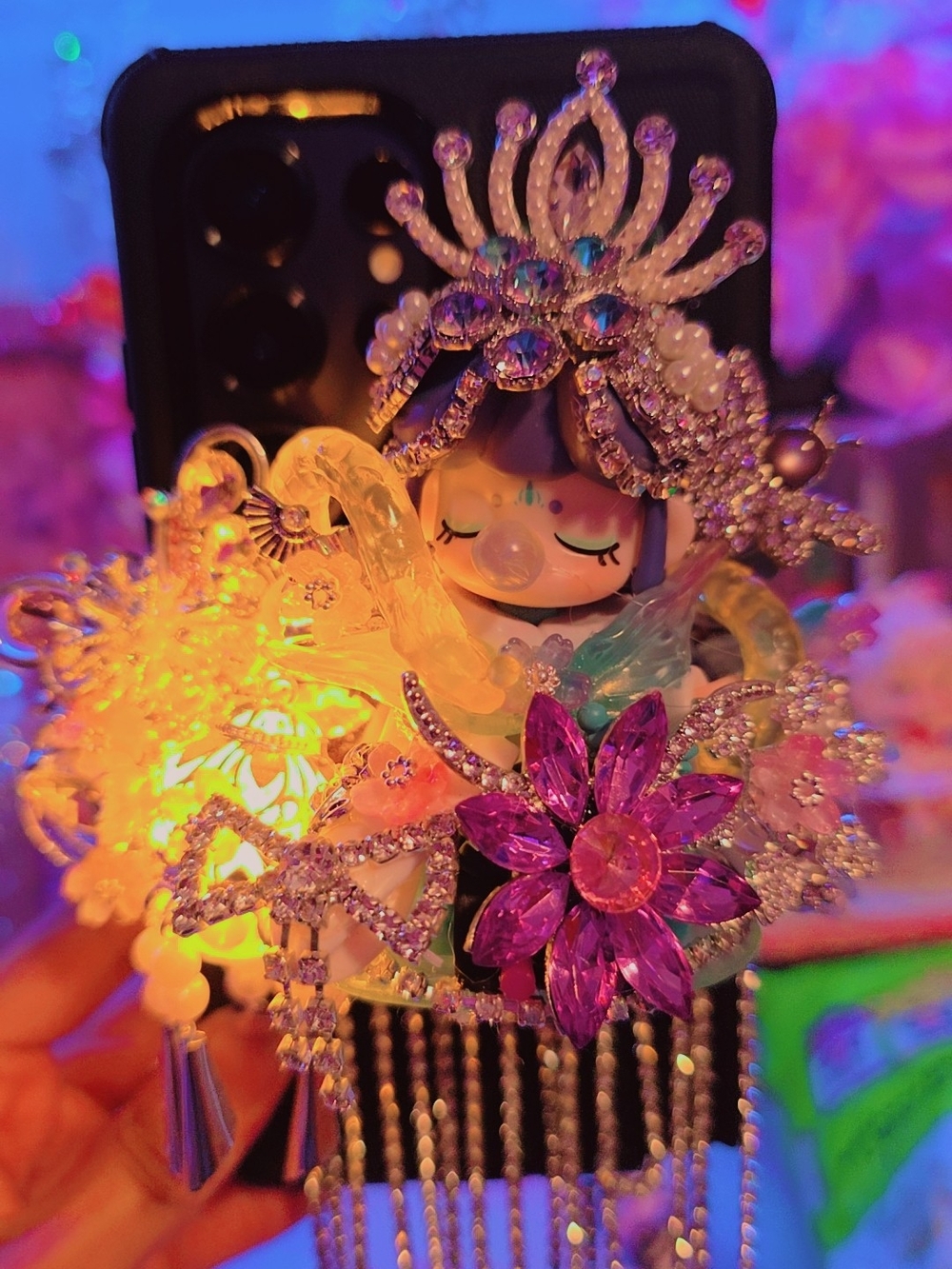 Embellished Nanvi Phone Clip with Purple Floral Jewel